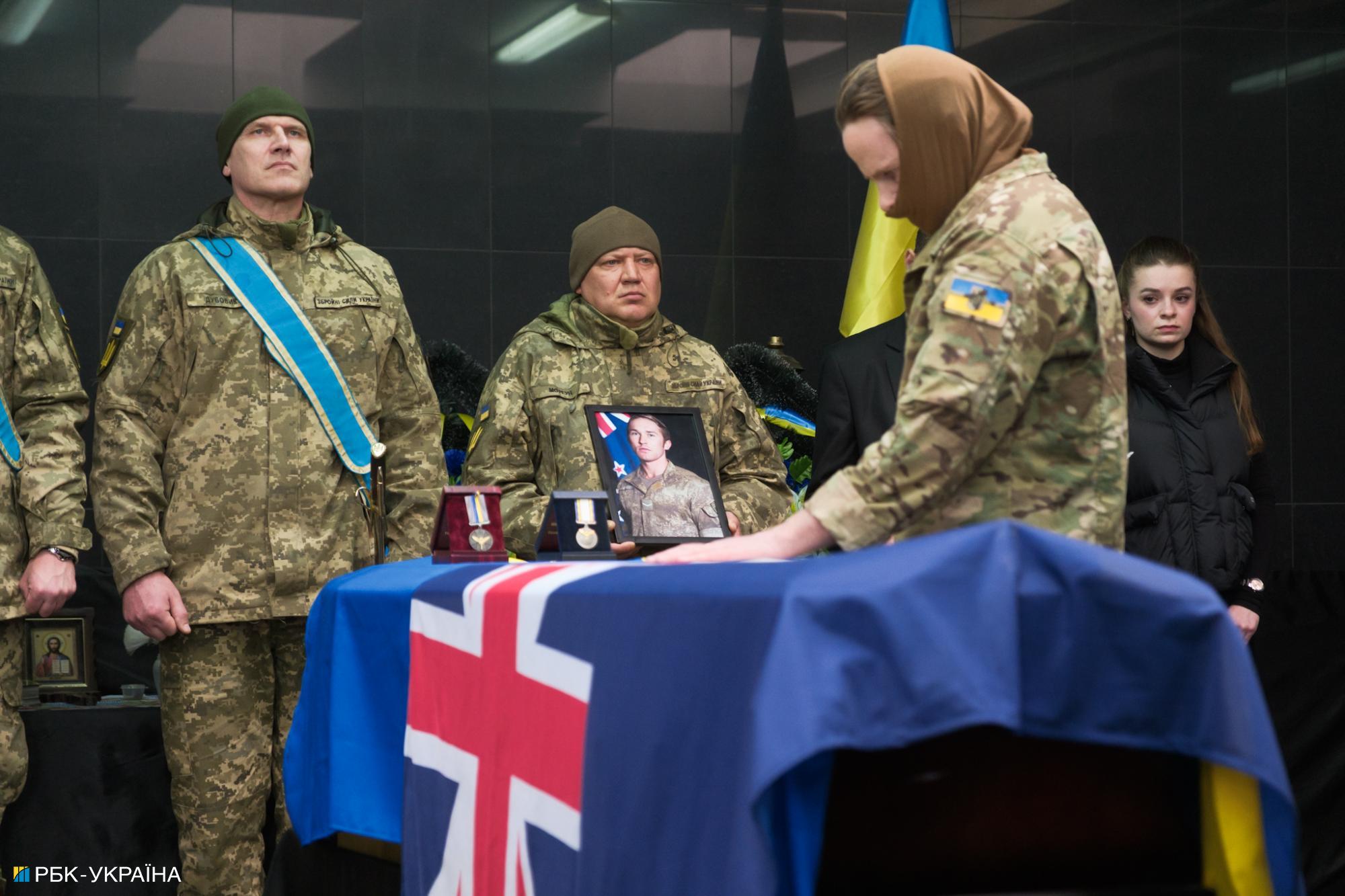 Віддав життя за Україну. У Києві попрощались із 28-річним бійцем з Нової Зеландії